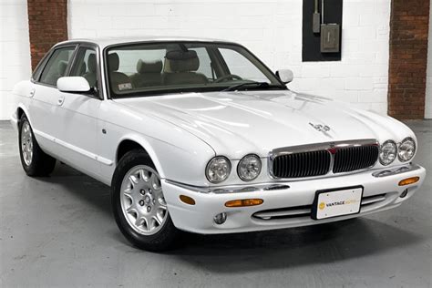 2000 Jaguar Xjv8 photo