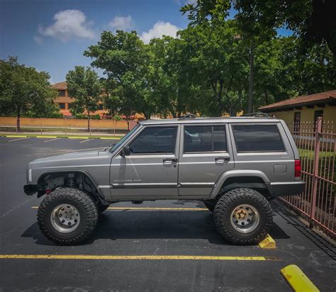 2000 Jeep Cherokee photo