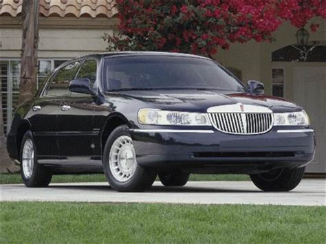 2000 Lincoln Town car photo