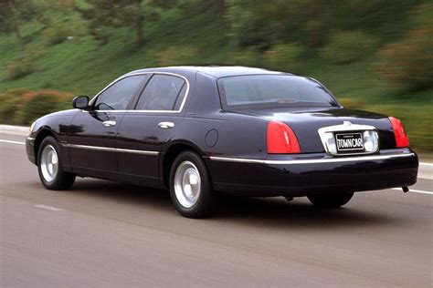 2000 Lincoln Town car photo