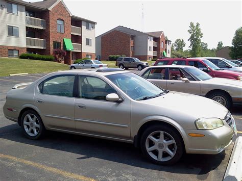 2000 Nissan Maxima photo