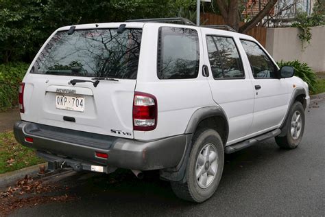 2000 Nissan Pathfinder photo