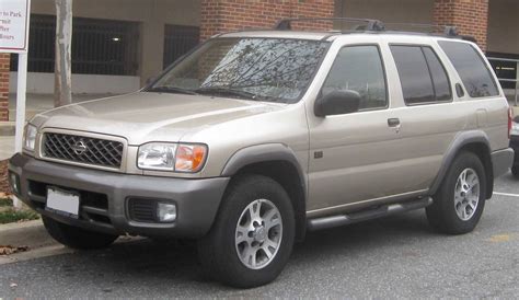 2000 Nissan Pathfinder photo