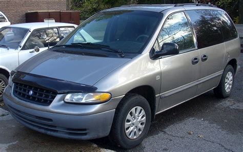 2000 Plymouth Voyager photo