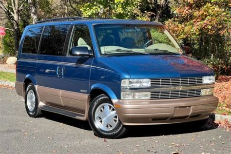 2001 Chevrolet Astro photo