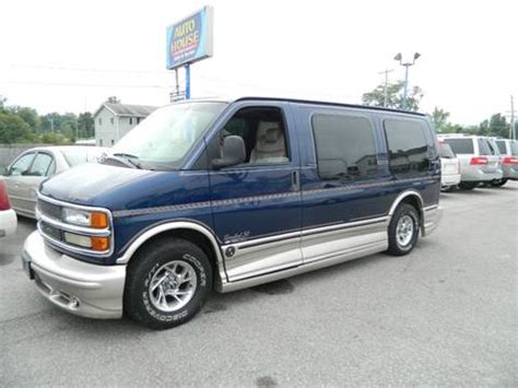 2001 Chevrolet G30 photo