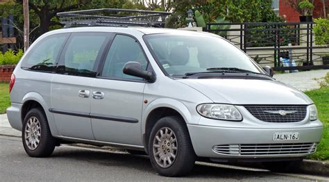 2001 Chrysler Voyager photo