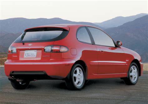 2001 Daewoo Lanos photo