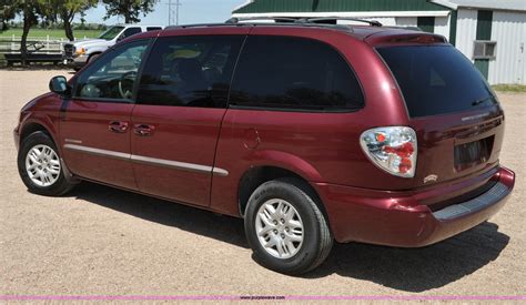 2001 Dodge Caravan photo