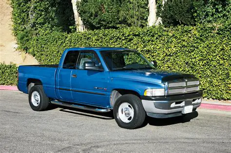 2001 Dodge Pickup photo