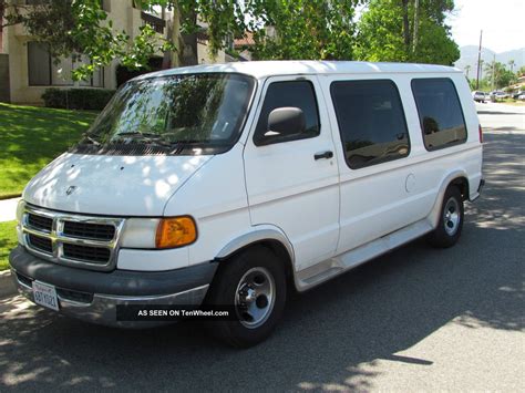 2001 Dodge Ram van photo