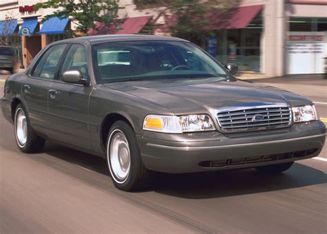 2001 Ford Crown victoria photo