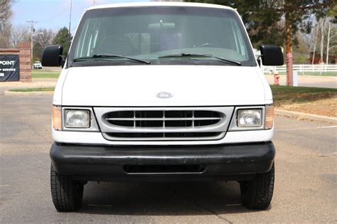 2001 Ford E-250 photo