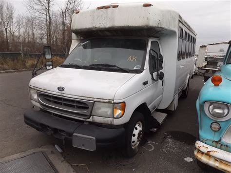 2001 Ford E-450 photo