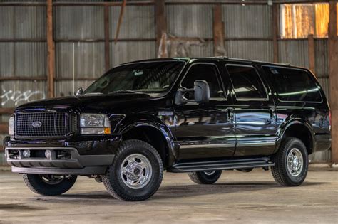 2001 Ford Excursion photo