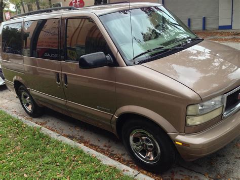 2001 Gmc Safari photo