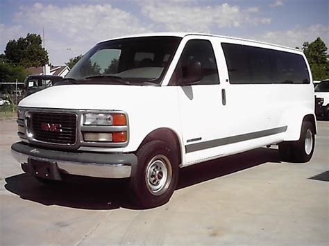 2001 Gmc Savana 3500 photo