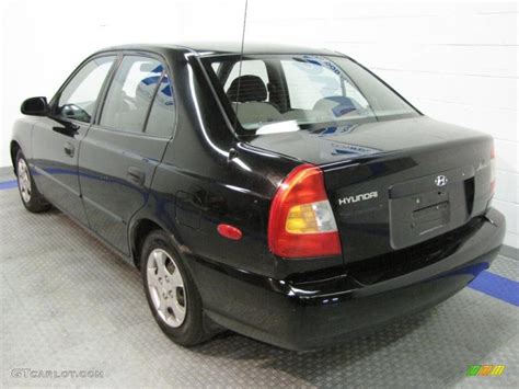 2001 Hyundai Accent photo