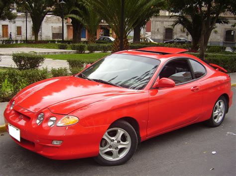 2001 Hyundai Tiburon photo