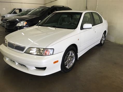 2001 Infiniti G20 photo