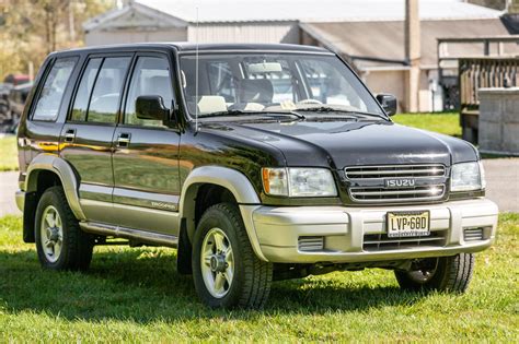 2001 Isuzu Trooper photo