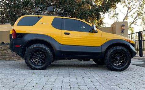 2001 Isuzu Vehicross photo