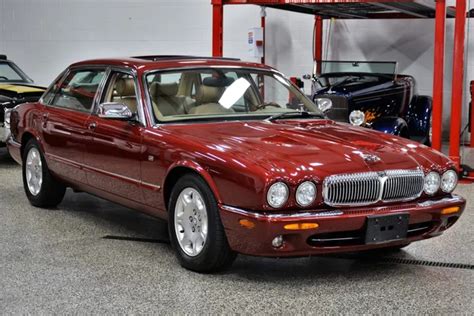 2001 Jaguar Vanden plas photo