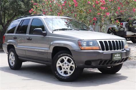 2001 Jeep Laredo photo