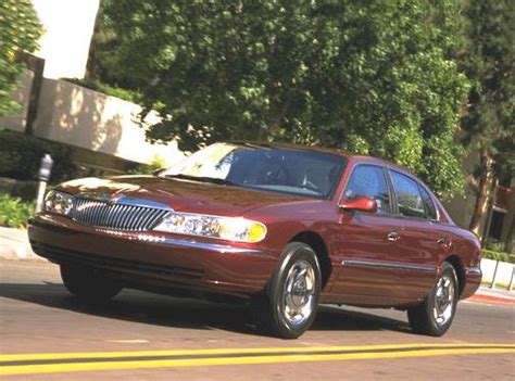 2001 Lincoln Continental photo