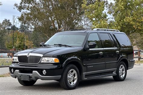 2001 Lincoln Navigator photo