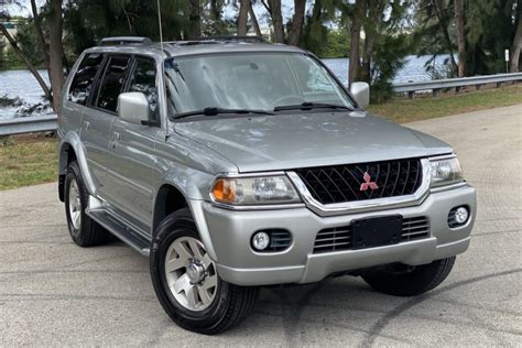 2001 Mitsubishi Montero sport photo