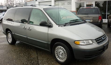 2001 Plymouth Grand voyager photo