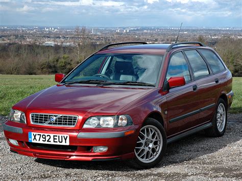 2001 Volvo V40 photo