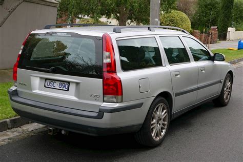 2001 Volvo V70 photo