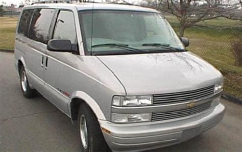 2002 Chevrolet Astro photo