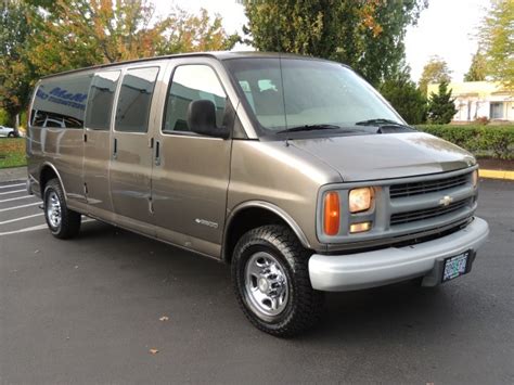 2002 Chevrolet Express 3500 photo