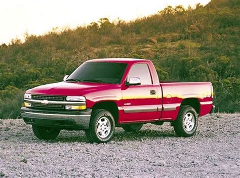 2002 Chevrolet Pickup photo