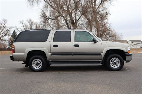 2002 Chevrolet Suburban 2500 photo