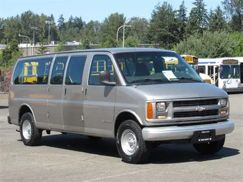 2002 Chevrolet Van photo