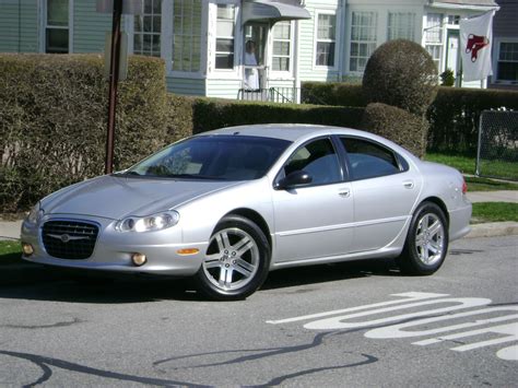 2002 Chrysler Concorde photo