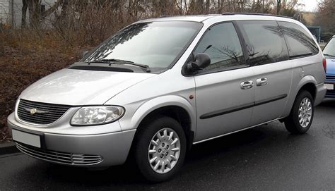 2002 Chrysler Voyager photo