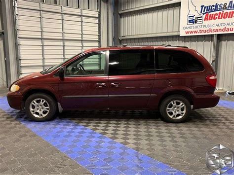 2002 Dodge Grand caravan photo