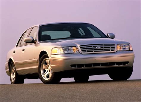 2002 Ford Crown victoria photo