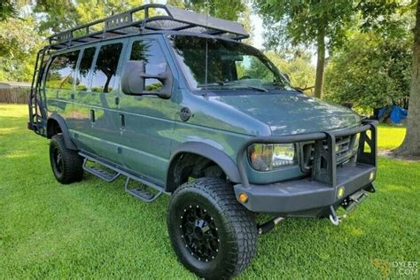 2002 Ford E-350 engine