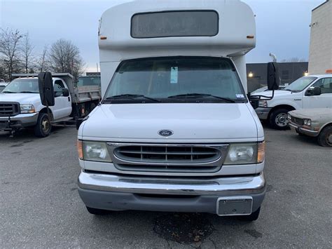 2002 Ford E-450 photo