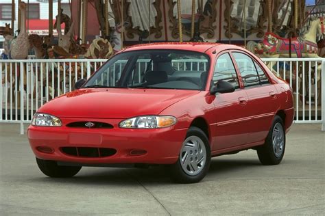 2002 Ford Escort photo