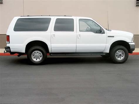 2002 Ford Excursion photo