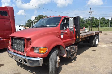 2002 Ford F-650 engine