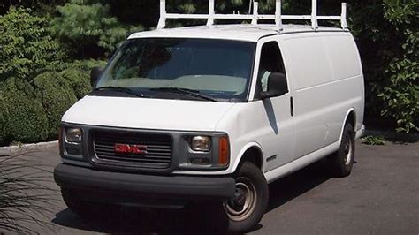 2002 Gmc Savana 2500 photo