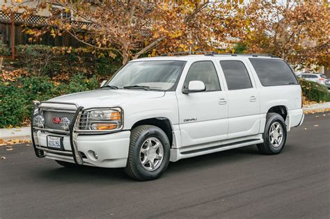 2002 Gmc Yukon xl denali photo